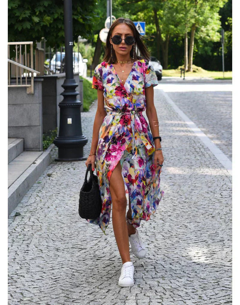 Ružena - Elegantné šaty s výstrihom do V a modelujúcim strihom